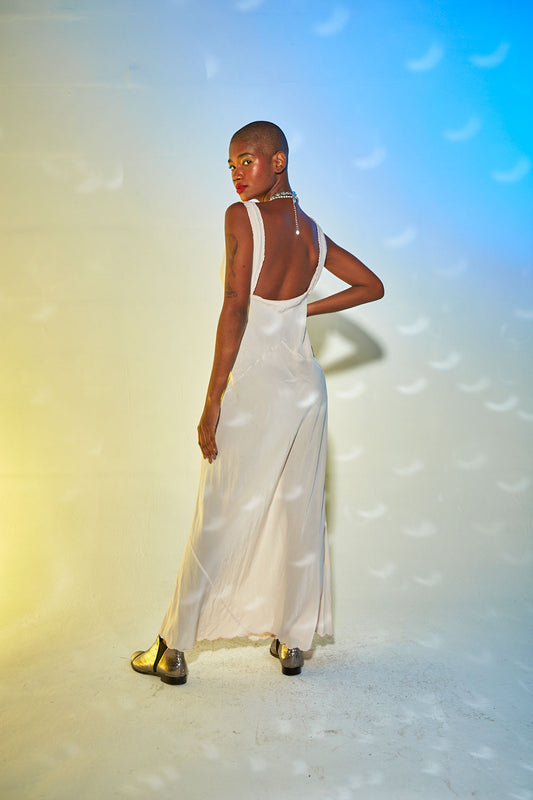 Vestido camisola vintage com bordado de linha